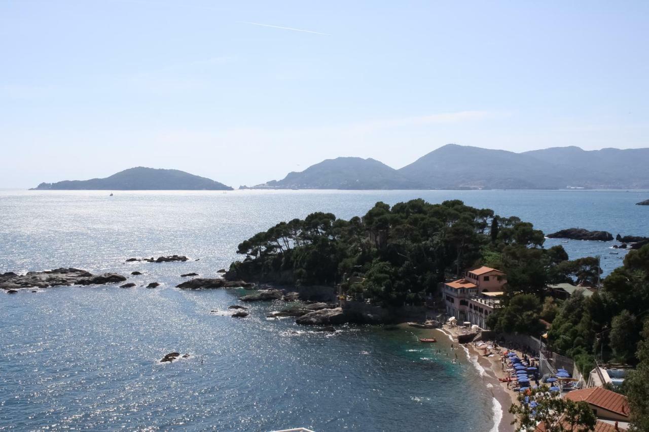 Sulla Spiaggia Di Toto E Tota Tellaro Zewnętrze zdjęcie