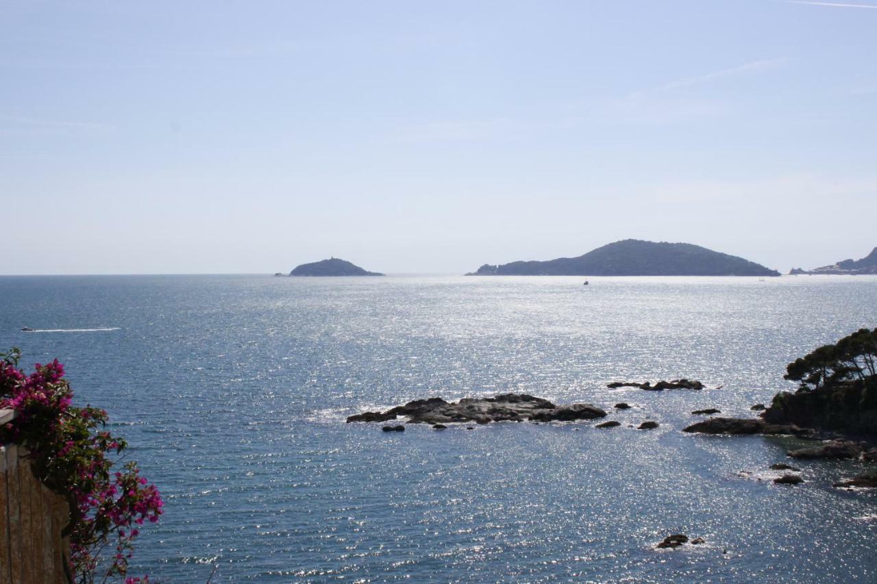Sulla Spiaggia Di Toto E Tota Tellaro Zewnętrze zdjęcie